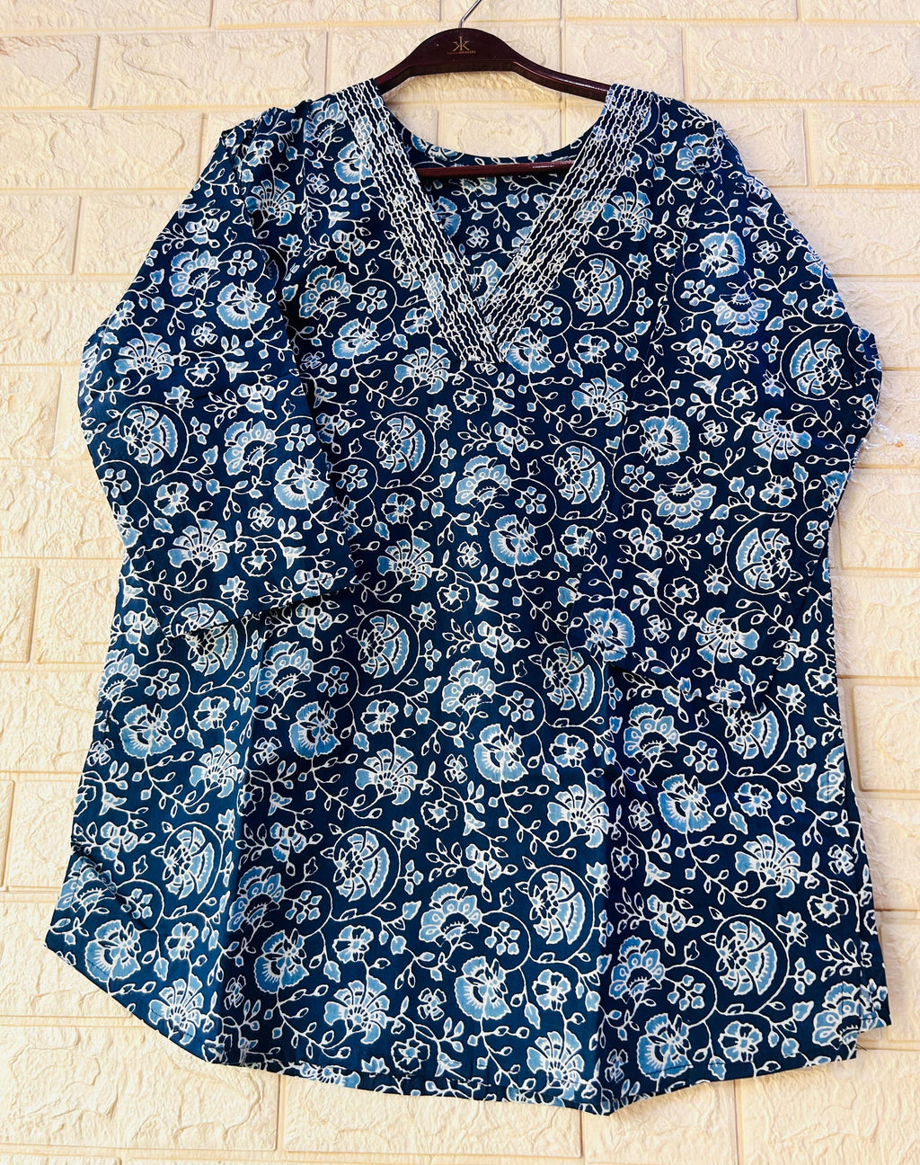 V NECK SHORT KURTIS