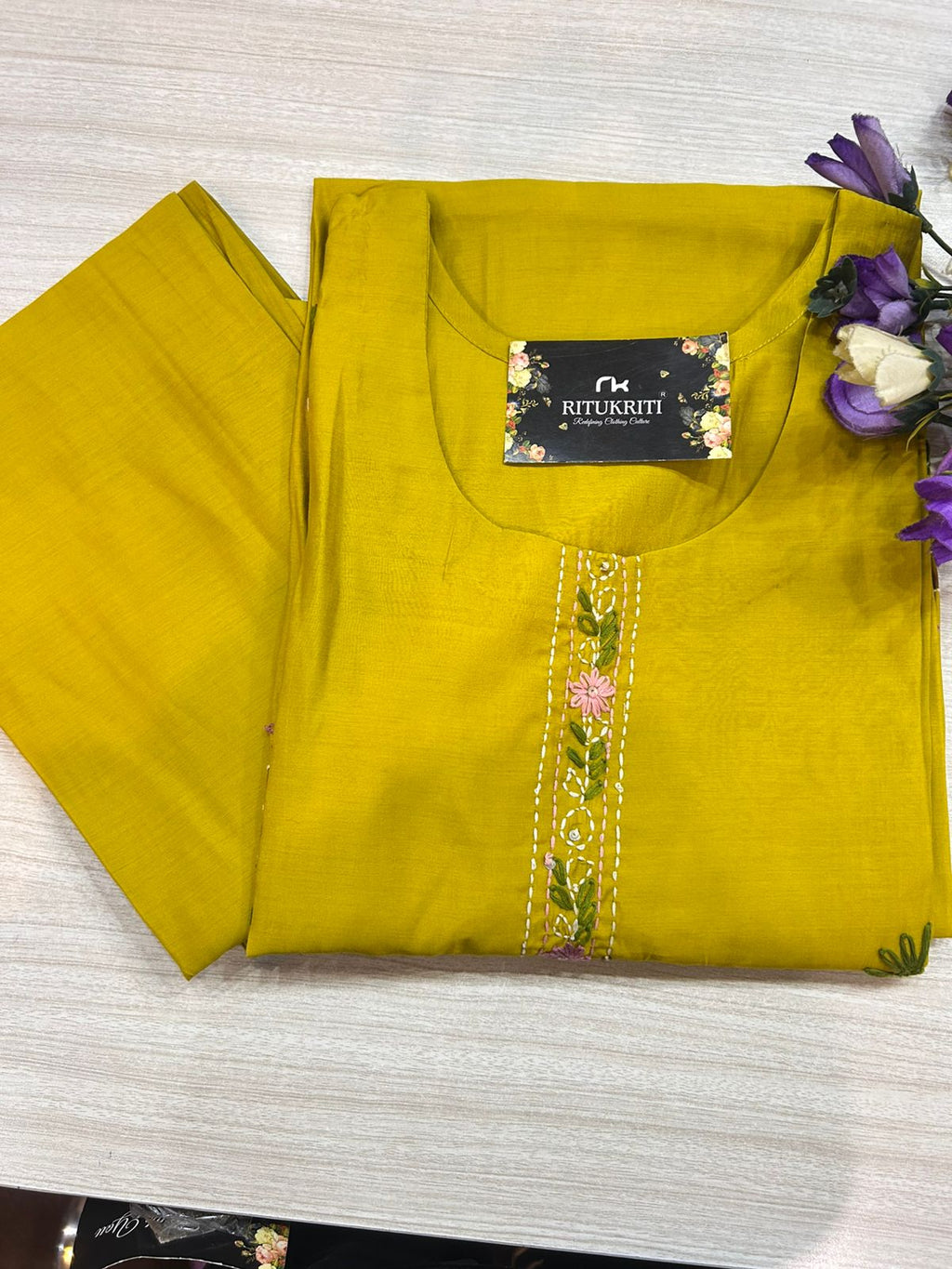 THREADWORK EMBROIDERY 2 PIECE SET