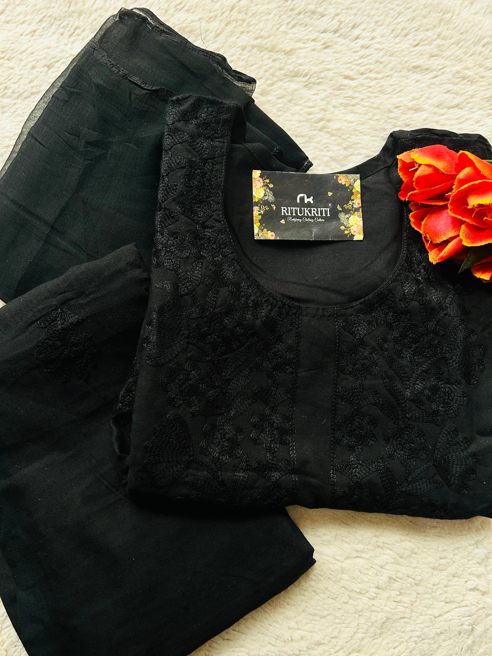 LUCKNAVI  SUITS