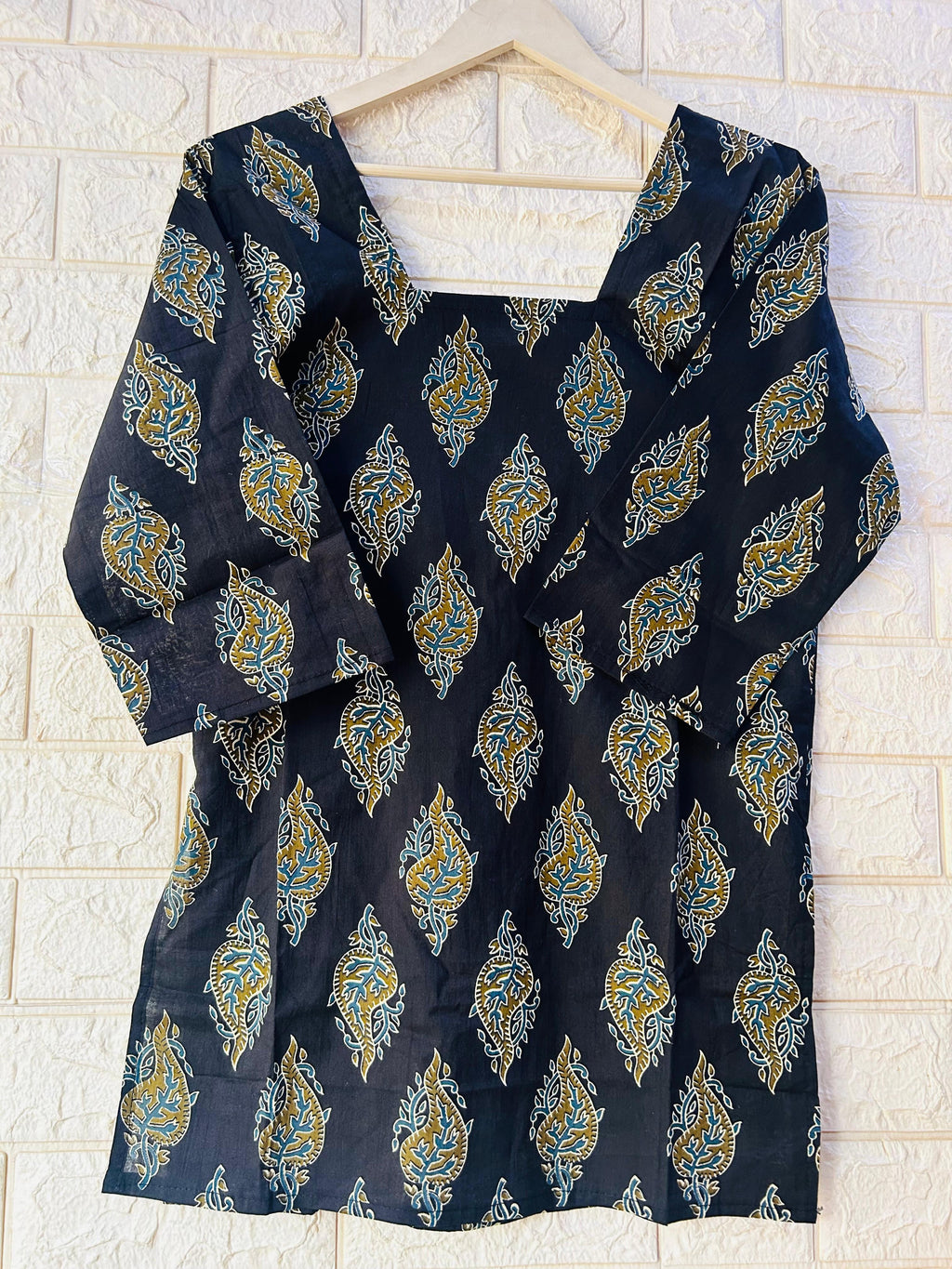 SQUARE NECK SHORT KURTIS
