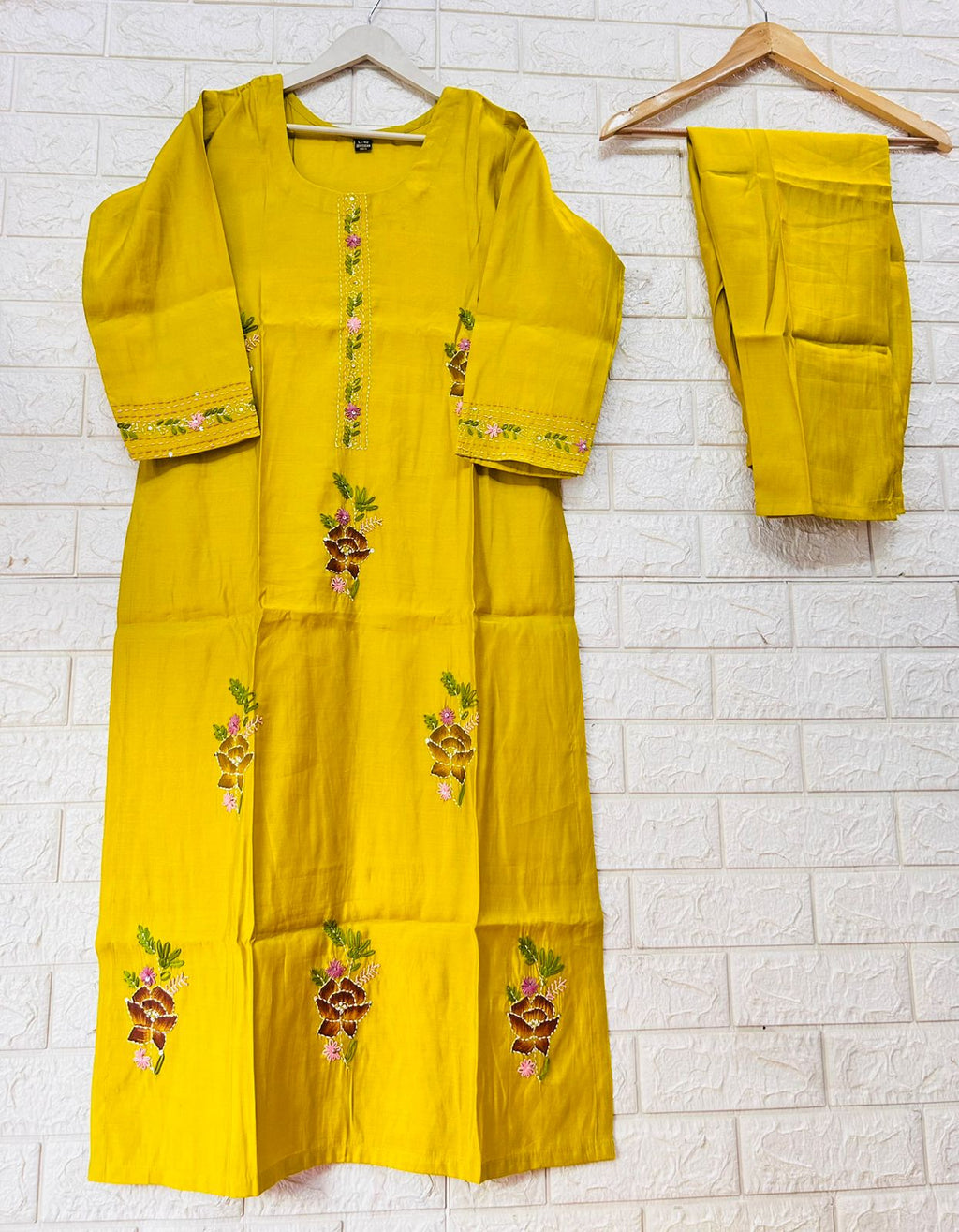 THREADWORK EMBROIDERY 2 PIECE SET